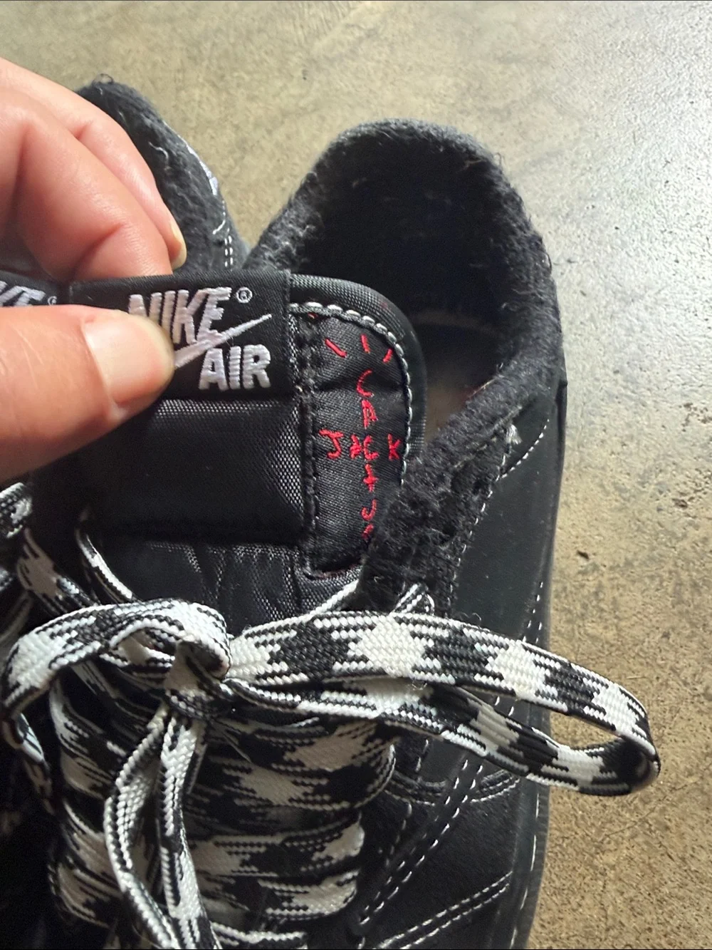 Travis Scott x Jordan 1 “black phantom” 5.5Y/7 women